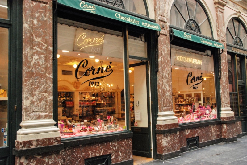 patisserie-VINS SUR CARAMY-min_chocolate_chocolaterie_shop_luxury_chic_gallery_brussels_belgium-558146